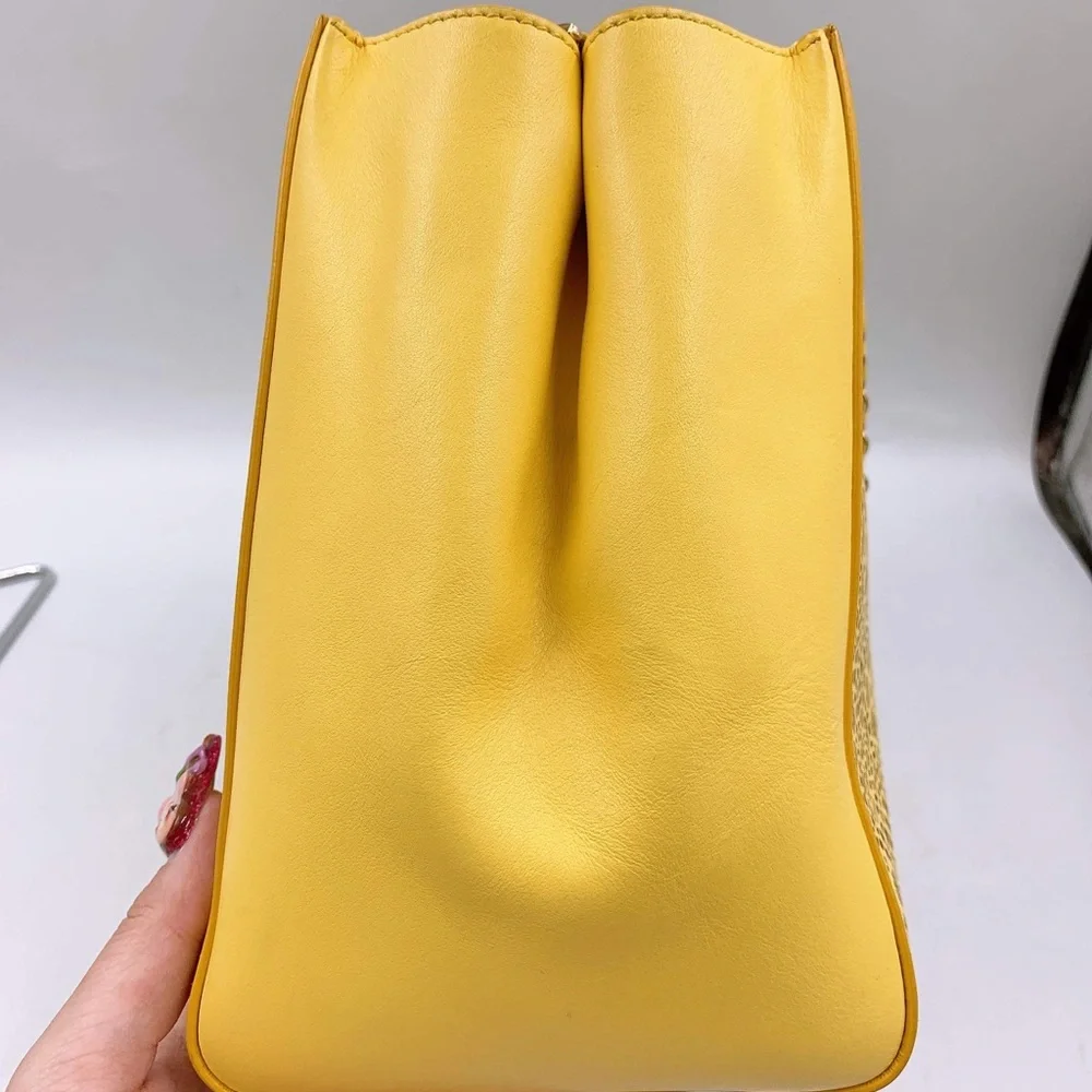 Salvatore Ferragamo two way bag 💯 percent authentic - Picture 7 of 16